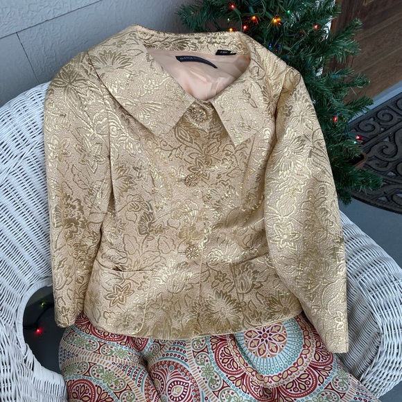 Dana Buchman gold jacket w/pearl buttons. Size 2. - Picture 3 of 5